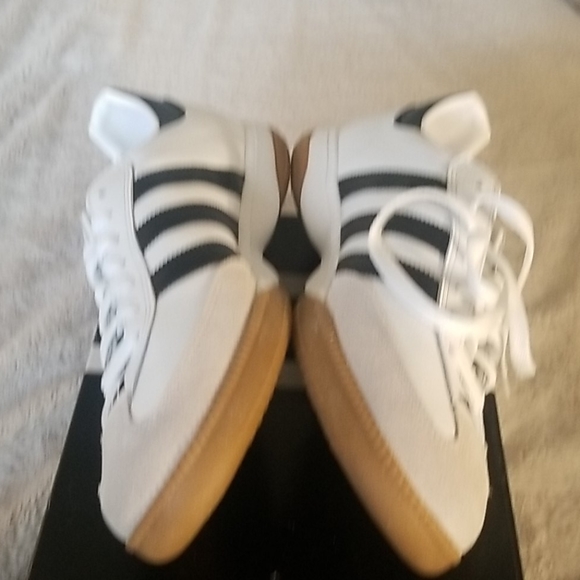 Sneakers - Picture 6 of 6